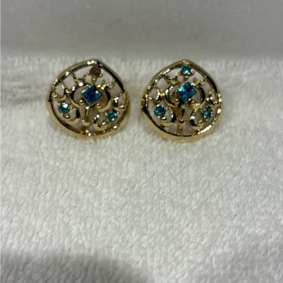 Vintage Gold-Tone Filigree Screw Back Earrings with Blue Rhinestones - Picture 7 of 9